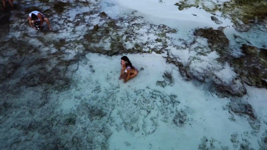 Alessandra Ambrosio Nude & Sexy 2 36 thefappening.so