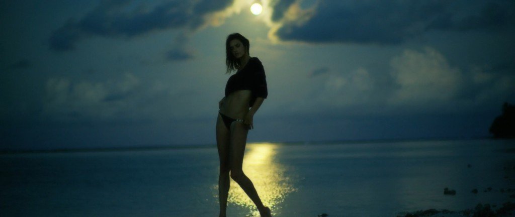 Alessandra Ambrosio Sexy & Topless 2 32 thefappening.so