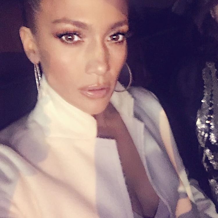Jennifer Lopez Selfies 3