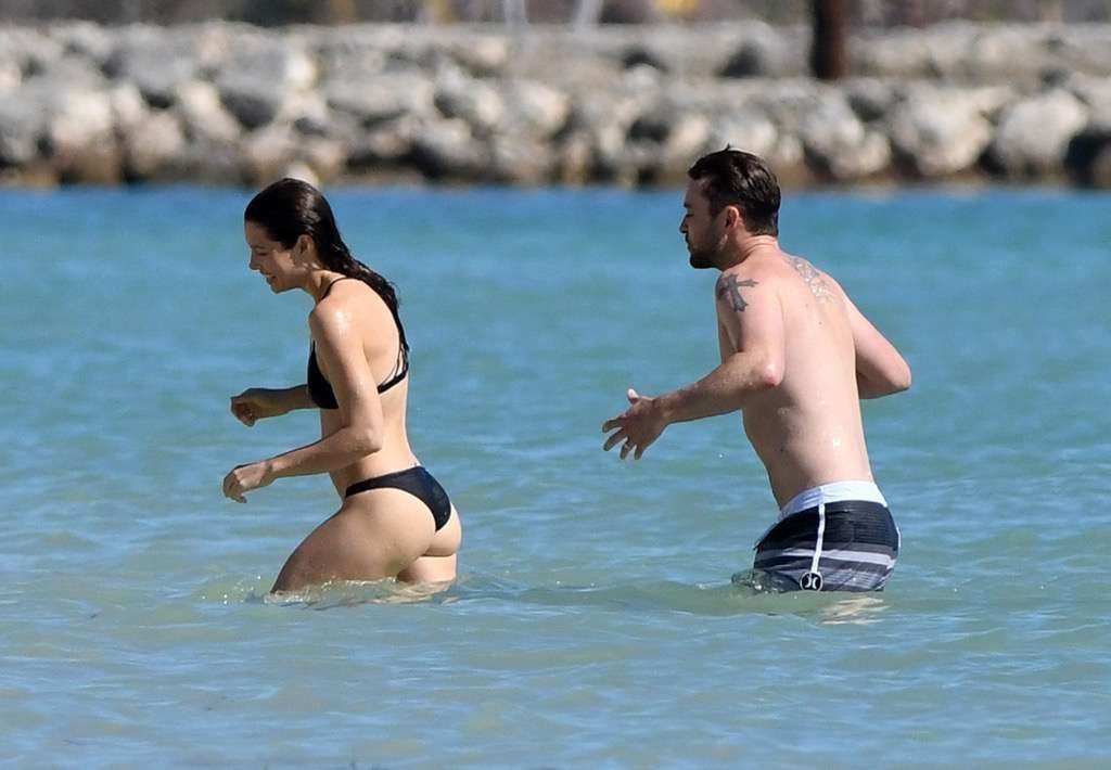 Jessica Biel Sexy 11