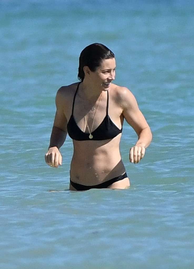 Jessica Biel Sexy 73