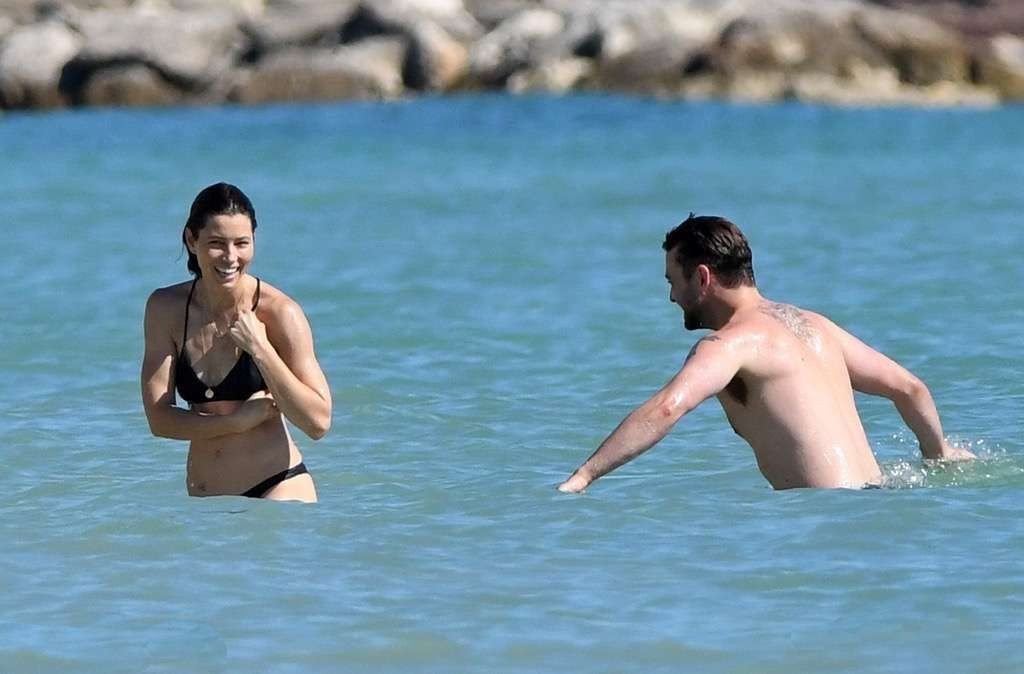 Jessica Biel Sexy 80