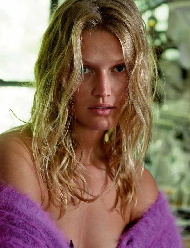 Toni Garrn Transparente e Sexy 10
