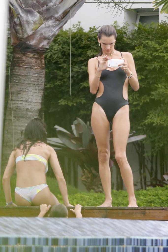 Alessandra Ambrosio Sexy thefappening.so 7