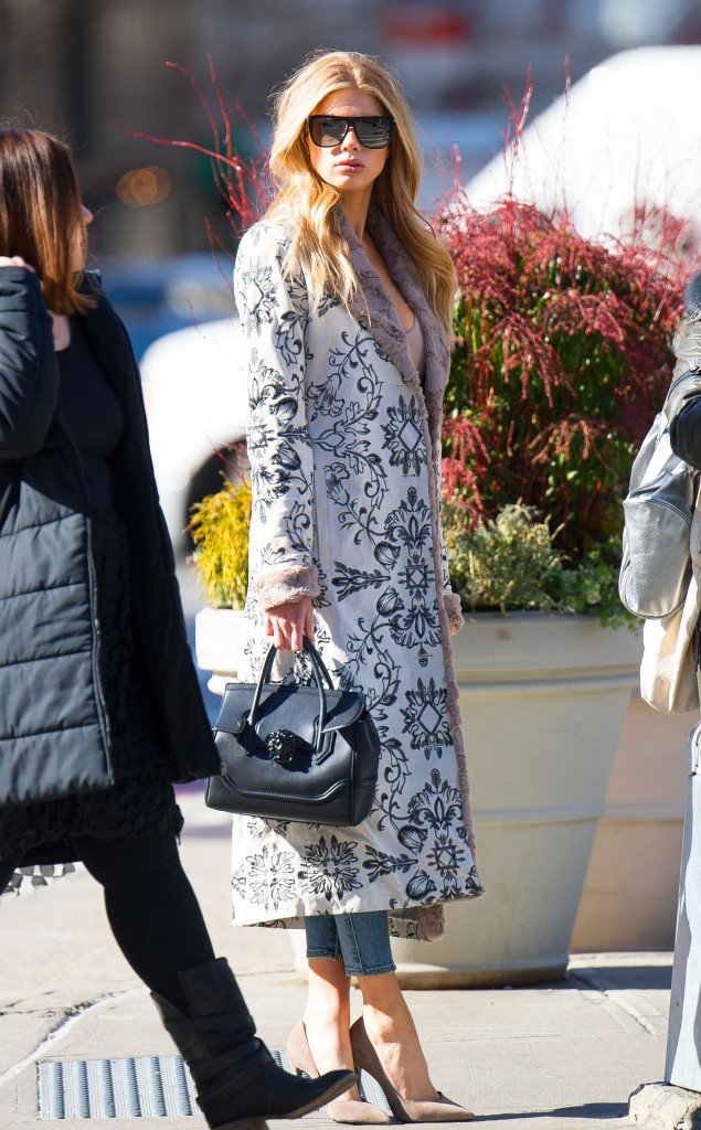 Charlotte McKinney Sexy 17 thefappening.so