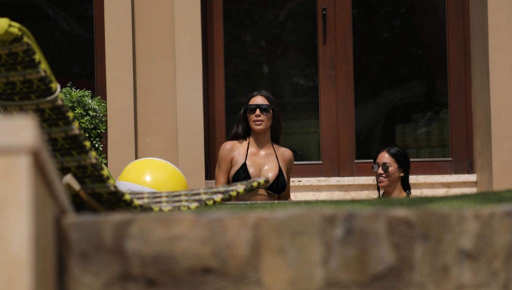 Kim & Kourtney Kardashian Sexy 11 thefappening.so