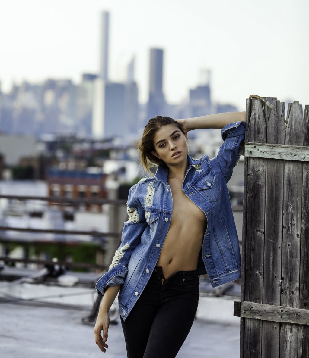 Daniela Lopez Osorio Sem Sutiã