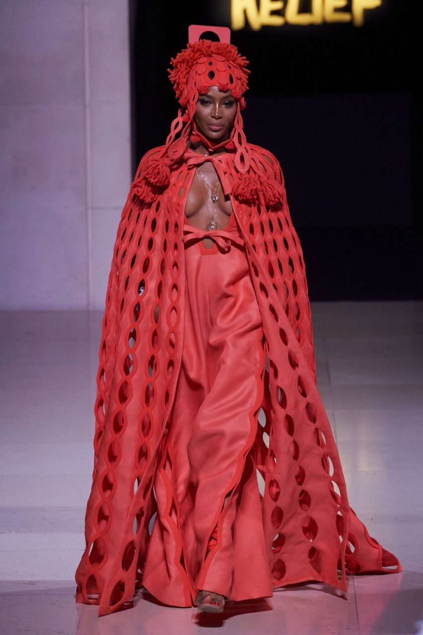 Naomi Campbell Transparente Nua