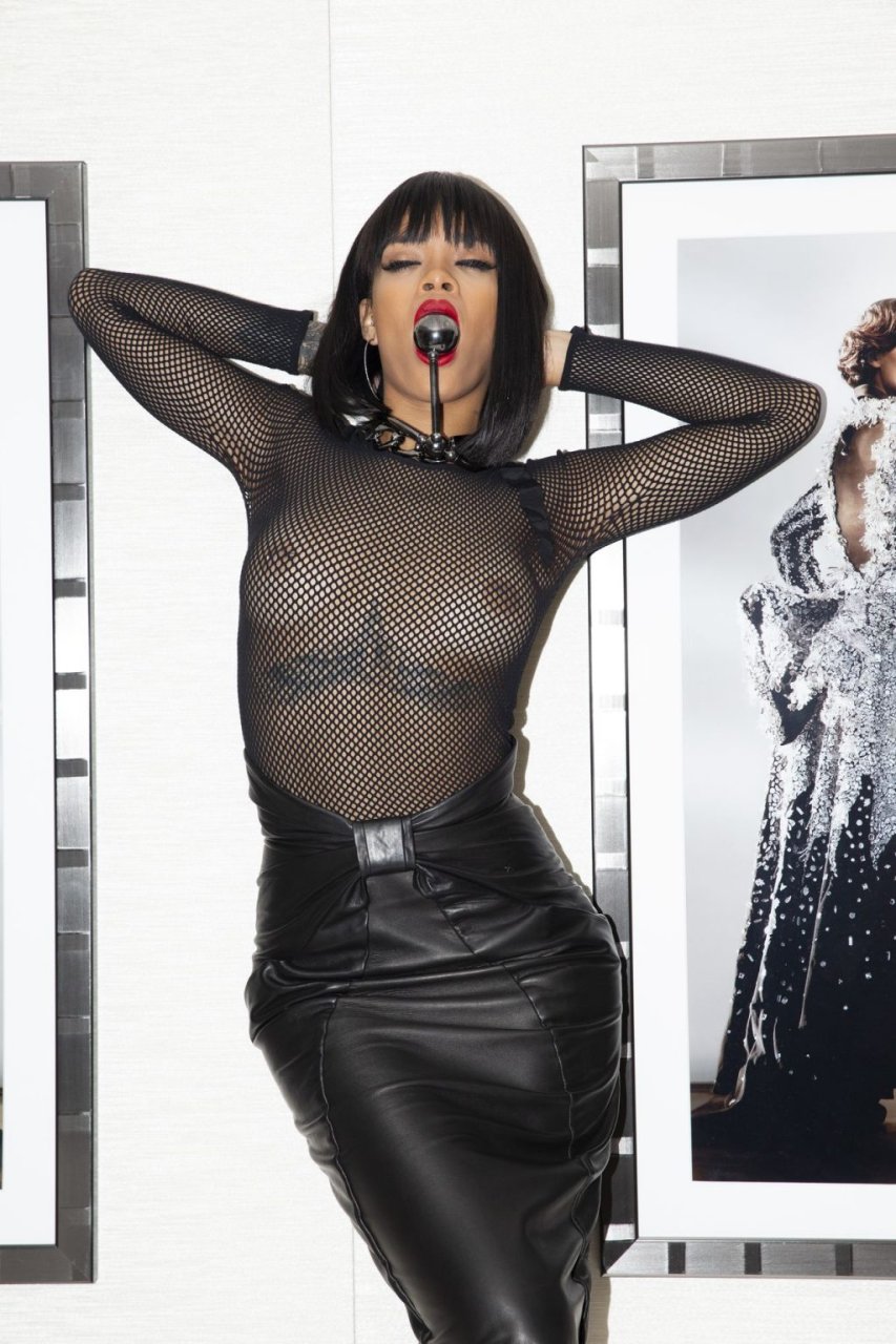 Rihanna Nude