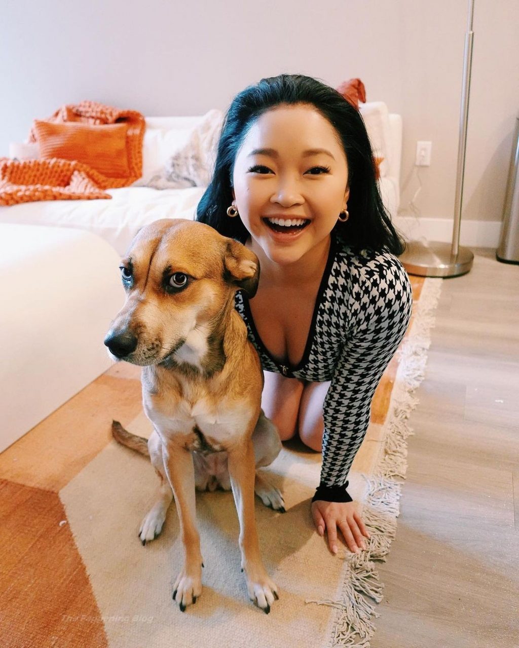 Decote Sexy de Lana Condor